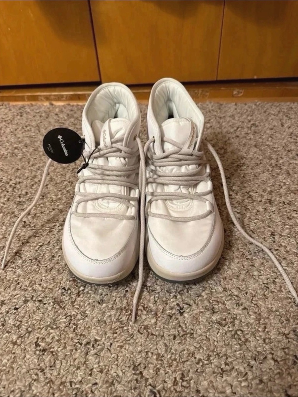 NWT Columbia Slopeside Village Omni-Heat Mid Boots White Size 9